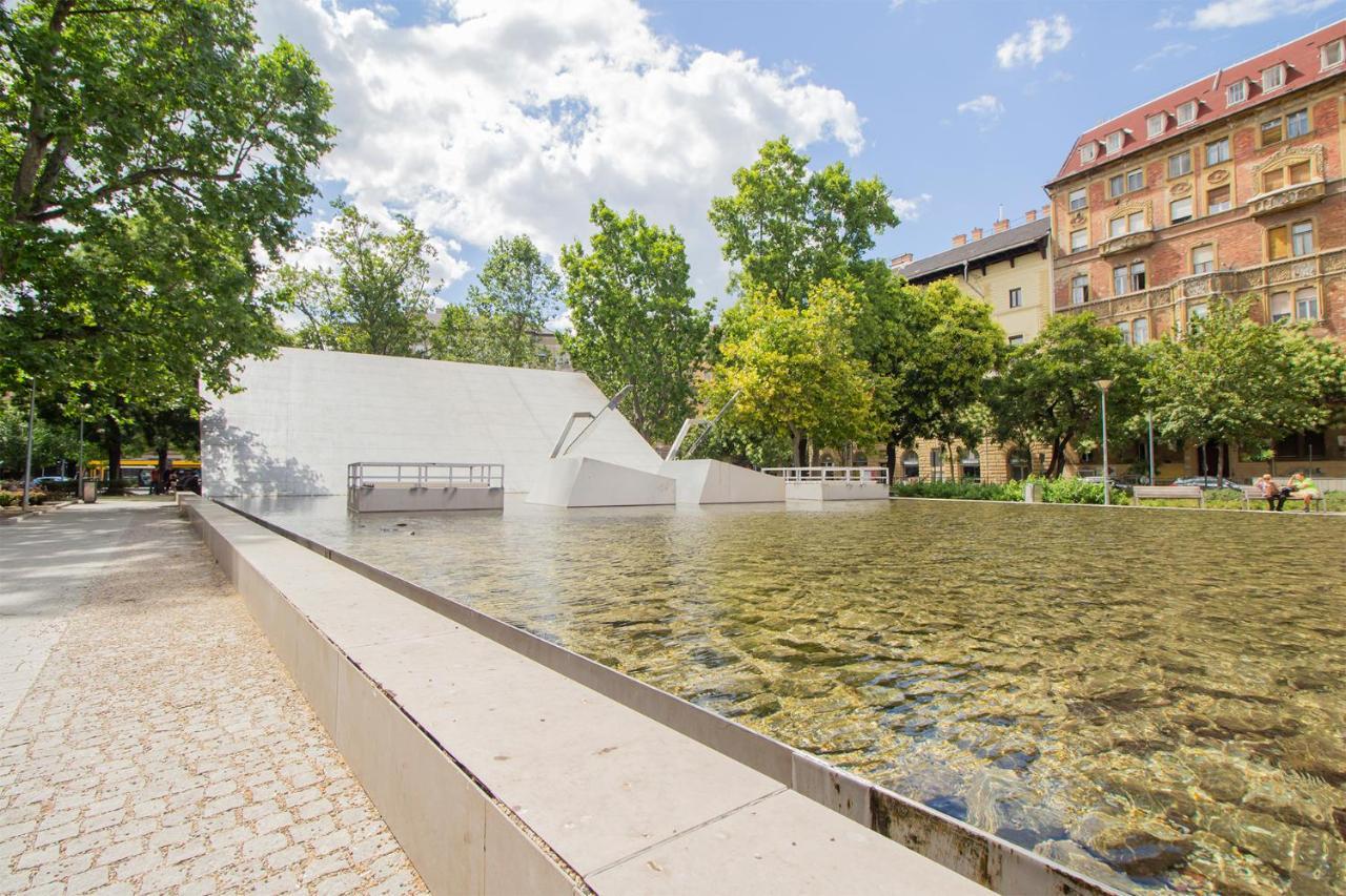 Joseph Boulevard Apartment - 3Bdr, 2Bath, 8Ppl Budapest Exterior photo