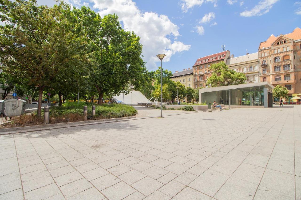Joseph Boulevard Apartment - 3Bdr, 2Bath, 8Ppl Budapest Exterior photo