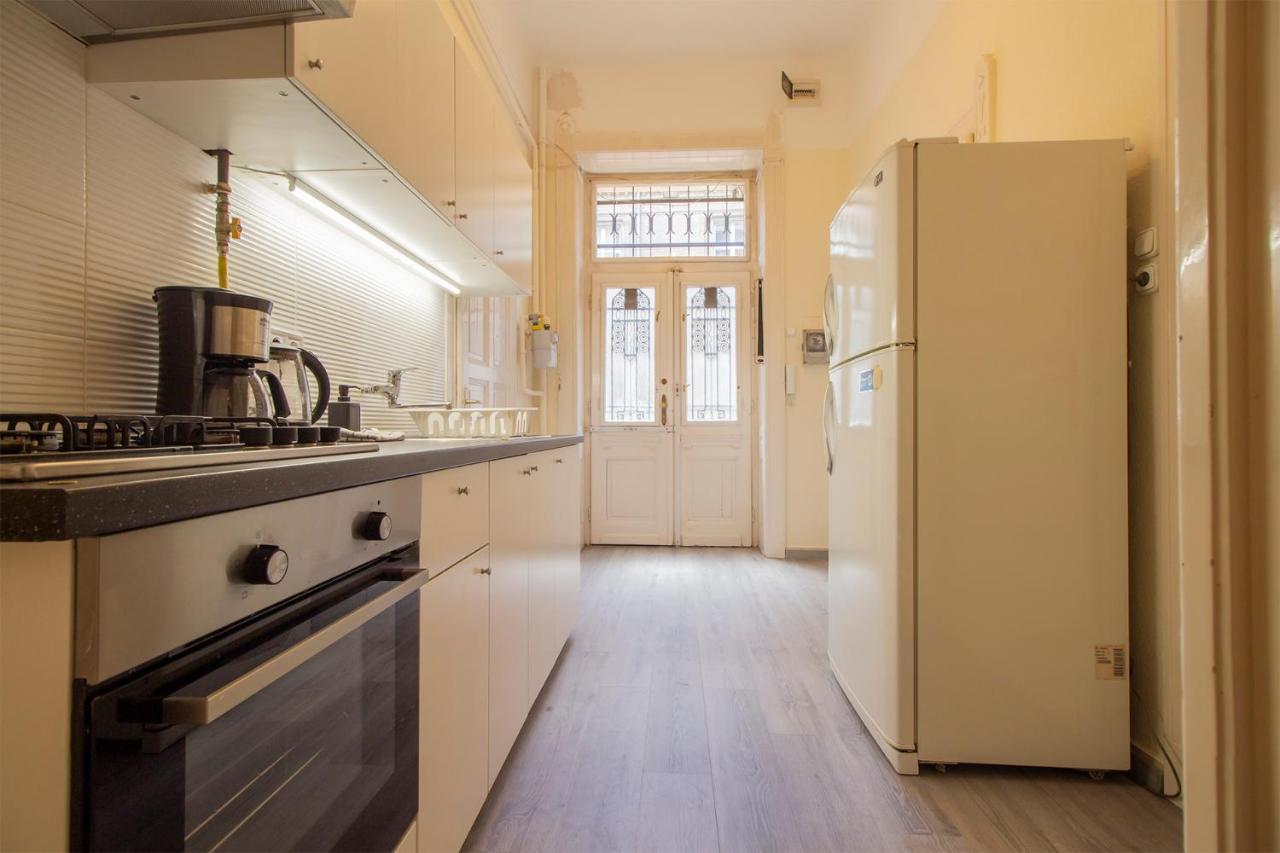 Joseph Boulevard Apartment - 3Bdr, 2Bath, 8Ppl Budapest Exterior photo