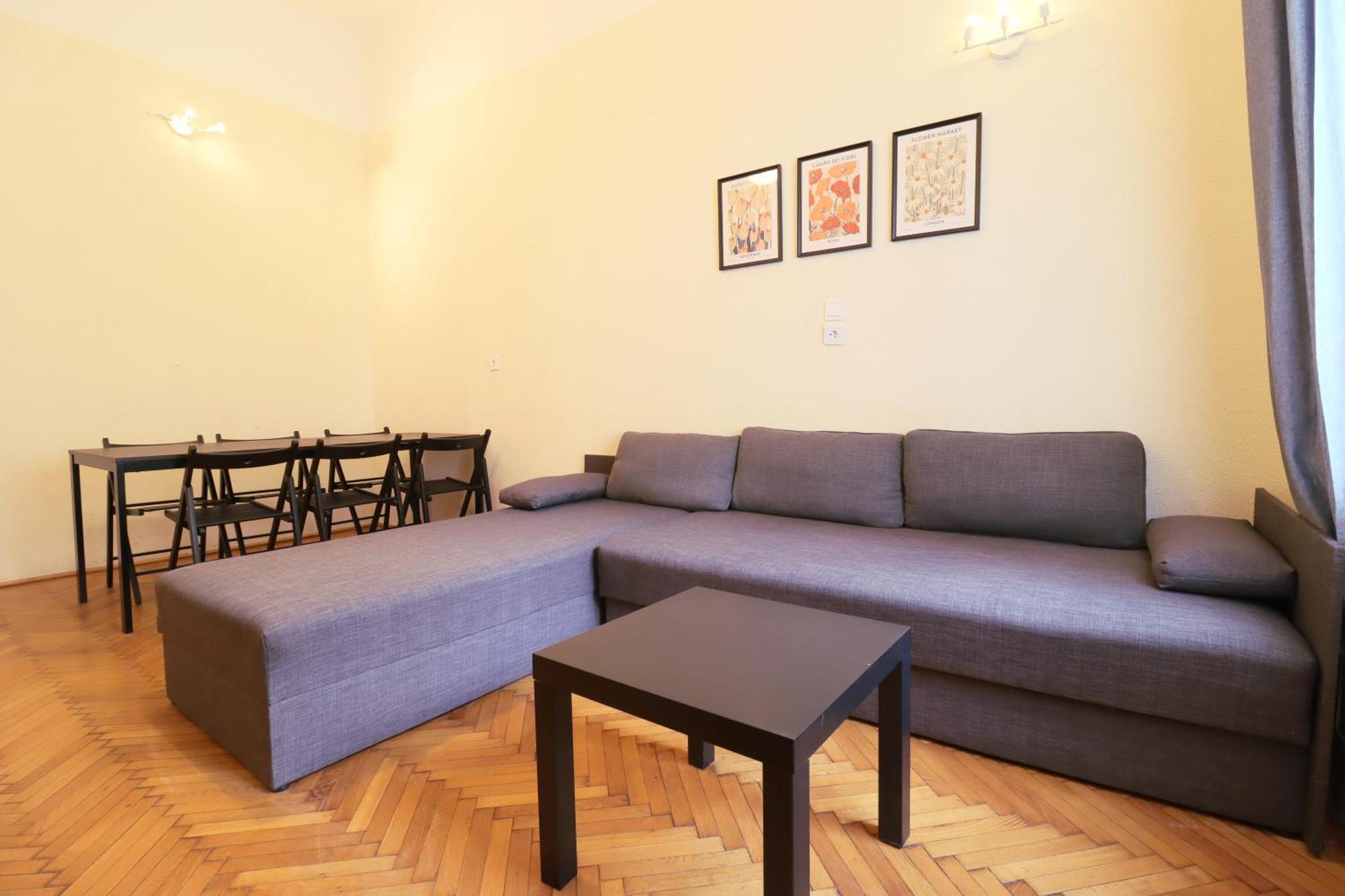 Joseph Boulevard Apartment - 3Bdr, 2Bath, 8Ppl Budapest Exterior photo