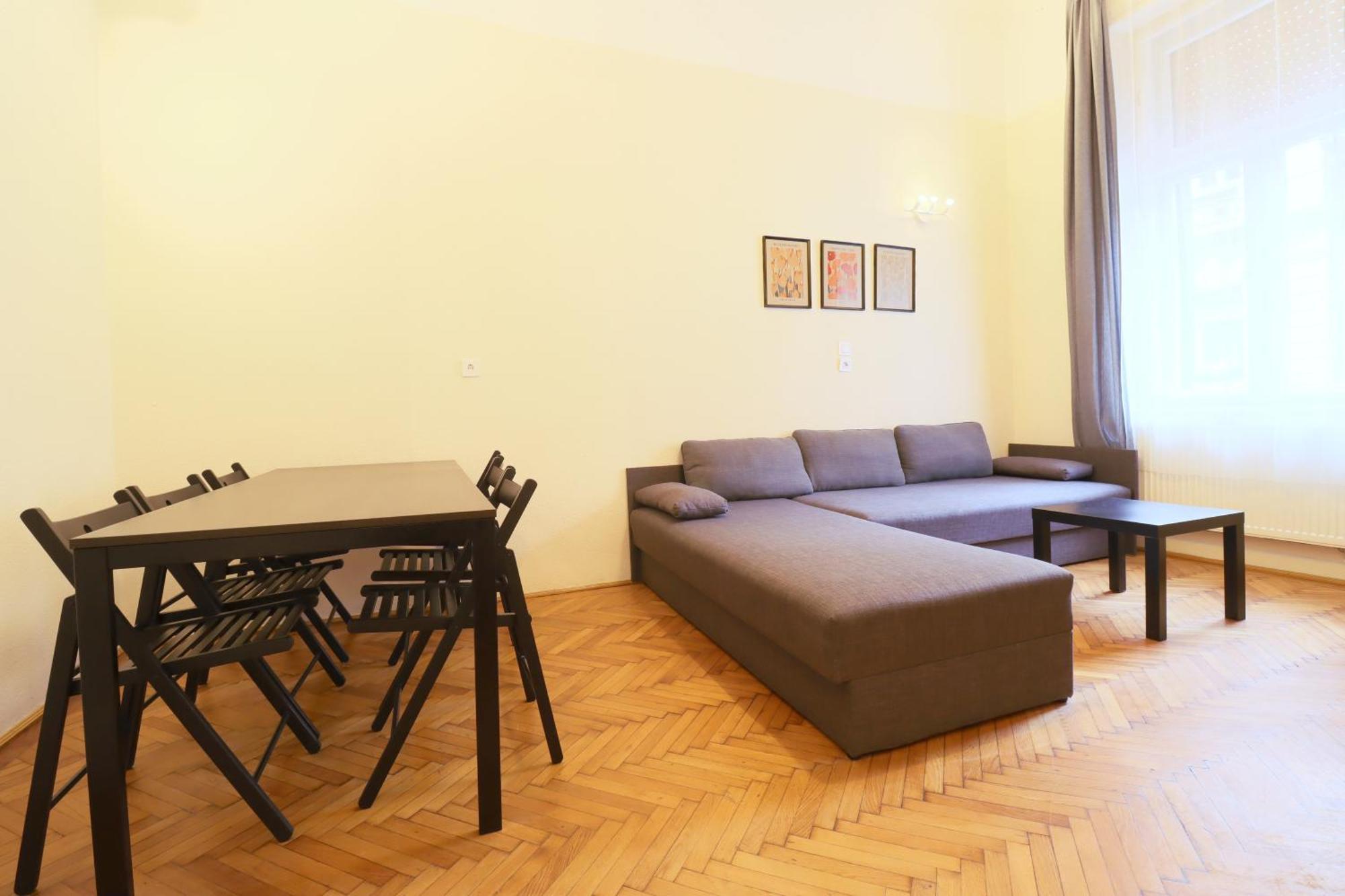 Joseph Boulevard Apartment - 3Bdr, 2Bath, 8Ppl Budapest Exterior photo