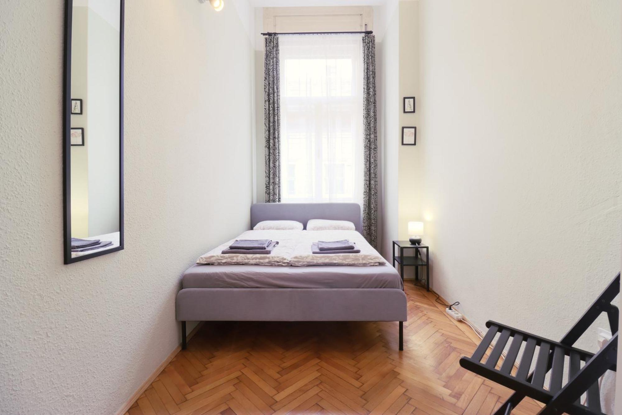 Joseph Boulevard Apartment - 3Bdr, 2Bath, 8Ppl Budapest Exterior photo
