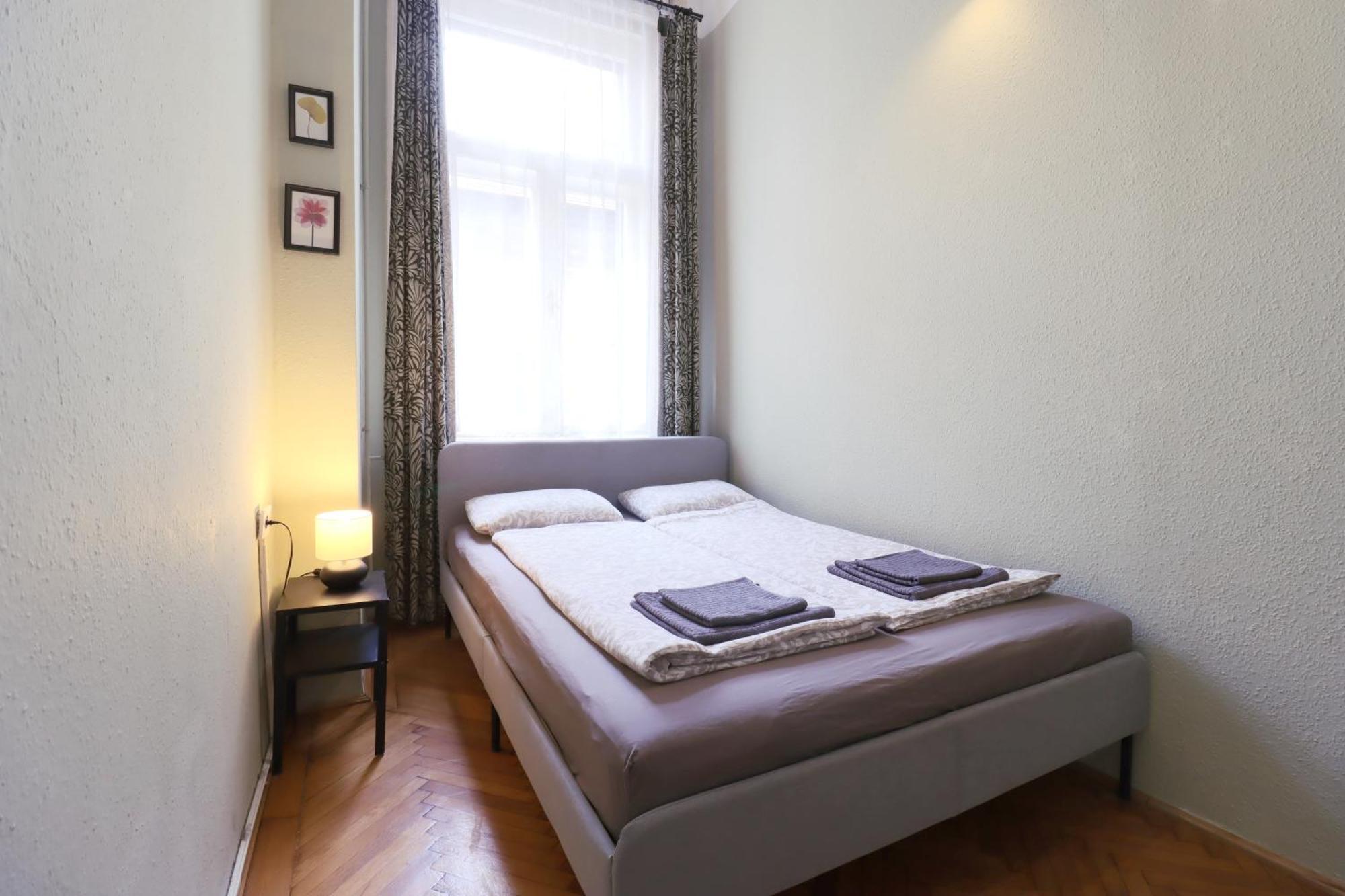 Joseph Boulevard Apartment - 3Bdr, 2Bath, 8Ppl Budapest Exterior photo